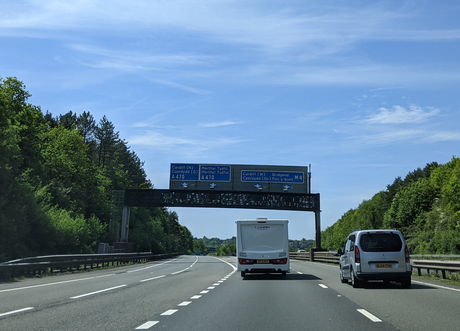 The M4 westbound at junction 32, a tree-lined stretch of motorway near Pantmawr.